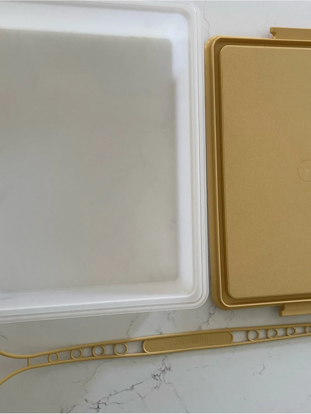 Vintage Tupperware Cake Carrier Rectangular with handle yellow #0221